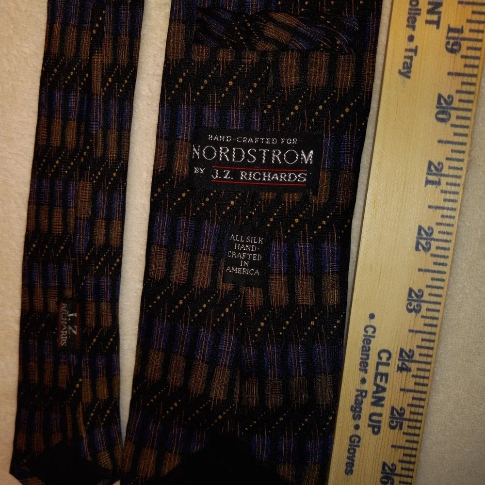 J.Z. Richards Nordstrom Silk Mens Tie GEOMETRIC DESIGN USA 3.75